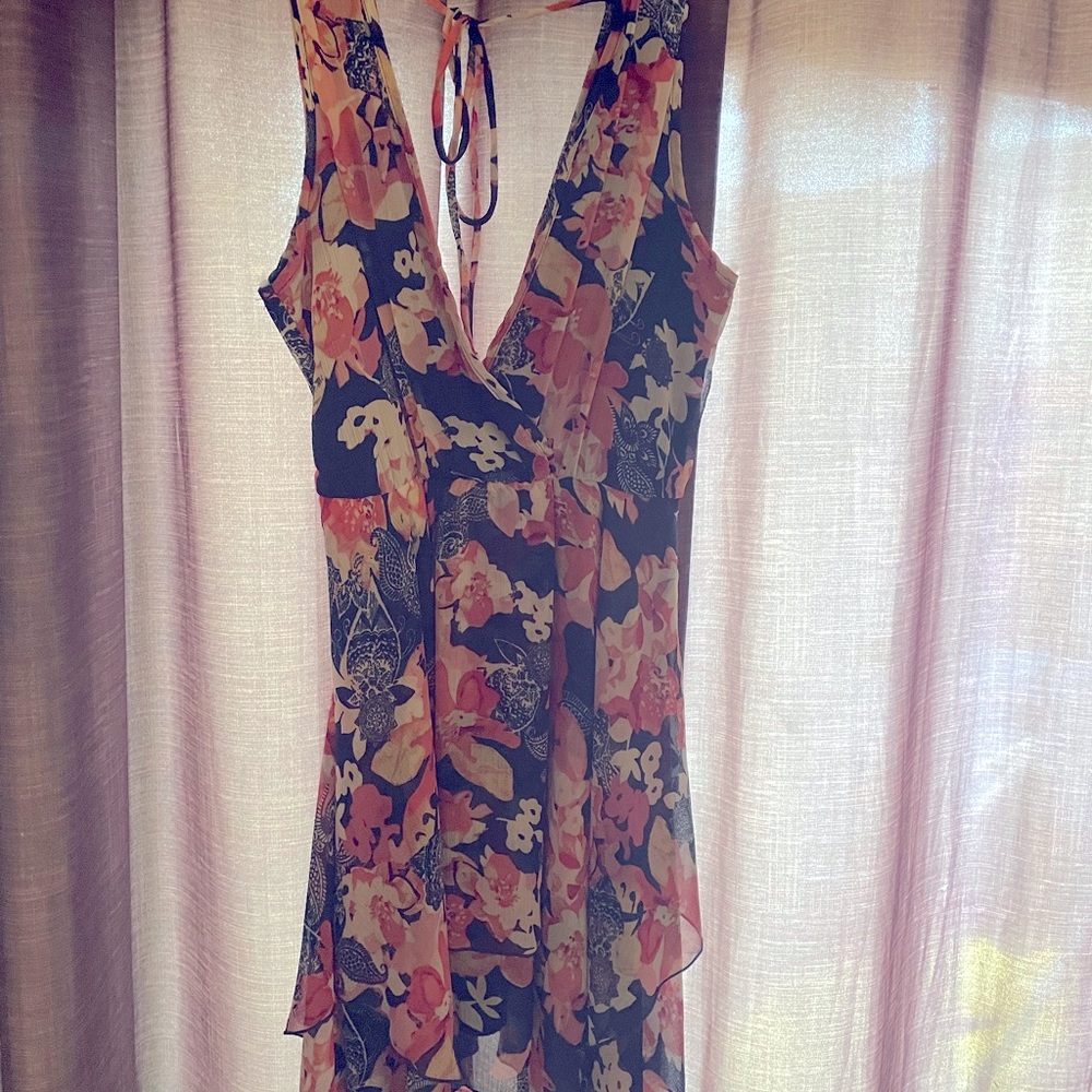 Beautiful dress! Flowy Floral!